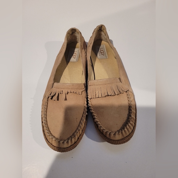 UGG Loafers 9.5 - Picture 1 of 3
